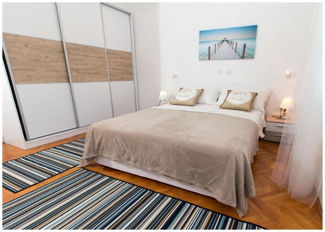 Large Between Split And Trogir Apartment Kastela